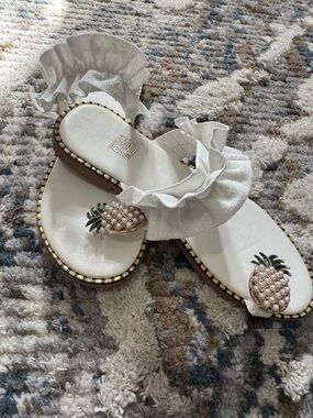 White Ruffle Pineapple Embellished Women's Slide Sandals